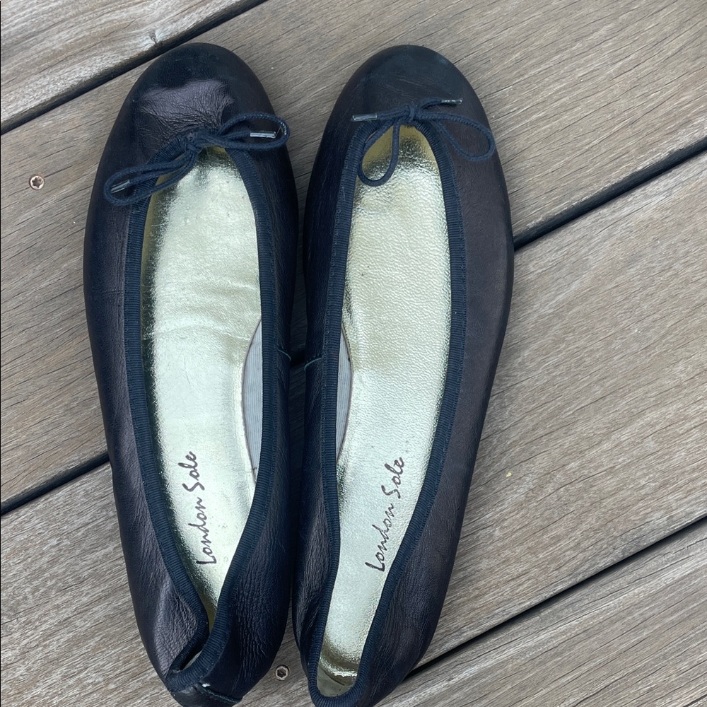 London Sole Black Ballet Flats